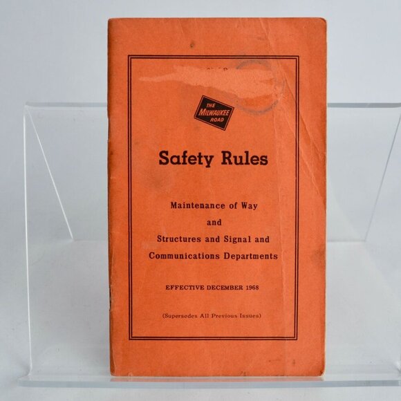 1968 The Milwaukee Road Safety Rules Booklet - Picture 1 of 3